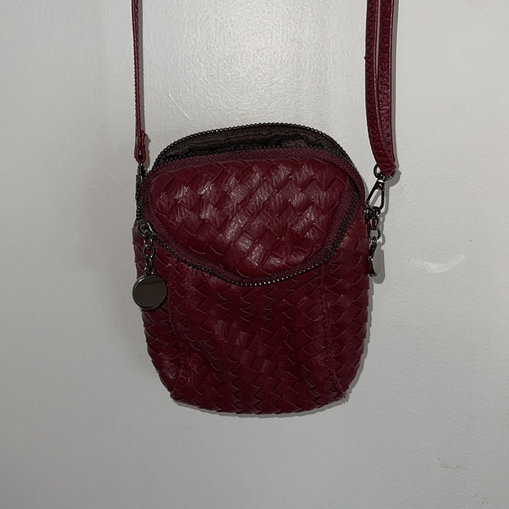 Unbranded cute dark maroon small crossbody bag with 2 zippered compartments. - Picture 2 of 8